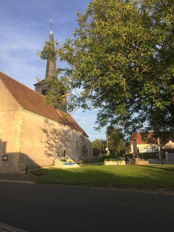 Chantilly ,Petit Dejeuner Et Table D'Hotes Possible Noyers  المظهر الخارجي الصورة