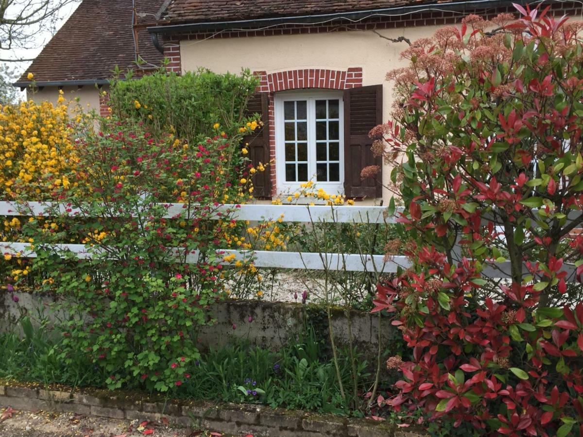 Chantilly ,Petit Dejeuner Et Table D'Hotes Possible Noyers  المظهر الخارجي الصورة